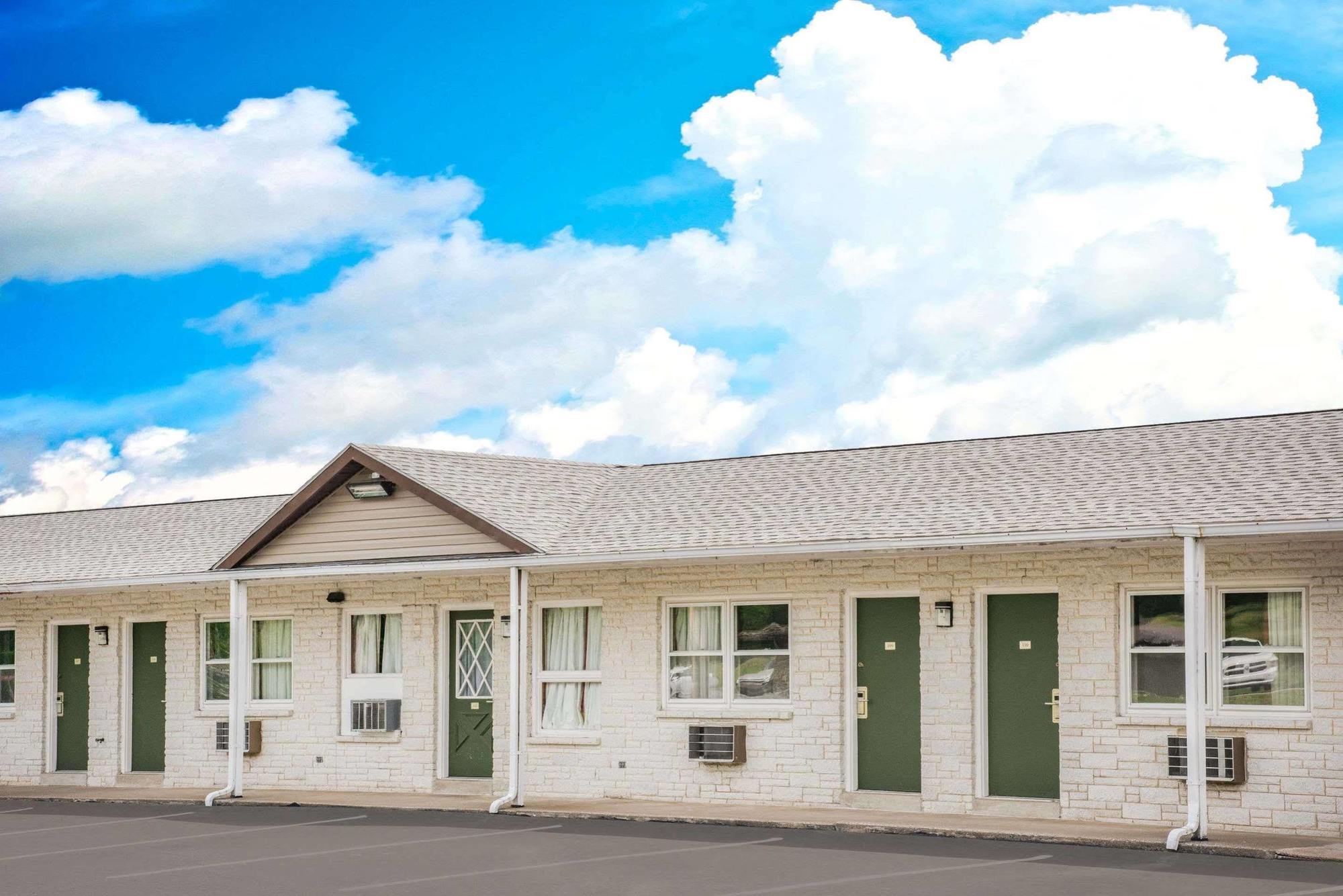 Knights Inn Pine Grove Pine Grove  Luaran gambar